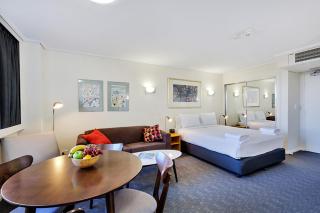 Cosmopolitan apartment at College St - Sydney - 9