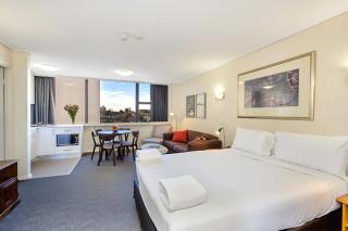Cosmopolitan apartment at College St - Sydney - 8