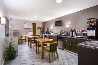 Red Lion Inn & Suites Olathe Kansas City - Olathe - 0