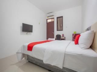 RedDoorz @ Kertajaya Surabaya - 1