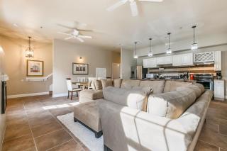 St Charles Ave Urban Retreat with Luxury Amenities - 0
