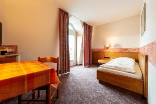 enjoyHotel garni Korntal Stuttgart b&b Parkplatz Sprinter Penny eTank - Stuttgart - 5