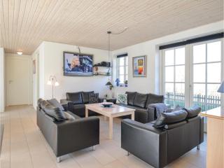 Five-Bedroom Holiday Home In Ulfborg - Ulfborg - 1