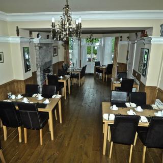 Alpine Lodge Guest House - 8