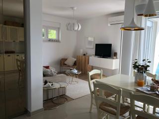 Near the beach,free parking&wifi - 9