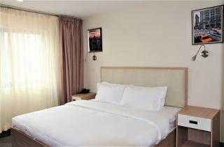 LIC Plaza Hotel - Queens - 4