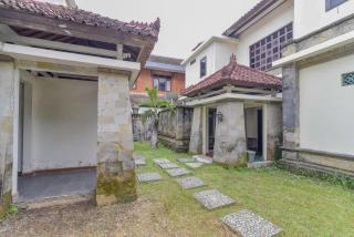 RedDoorz Plus near Seminyak Square - 3