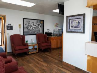 Super 8 by Wyndham Minot Airport - Minot - 8