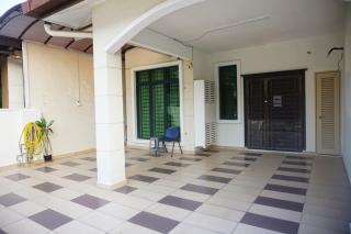 Warisan Indah Homestay KLIA 2 Melayu sahaja - Sepang - 1