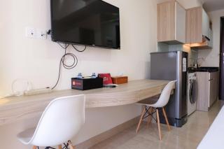 Best Price Studio Menteng Park Apartment By Travelio - Jacarta - 6