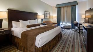 Best Western Plus Chain of Lakes Inn & Suites - 8