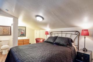 Redwood Commons B12 - 5