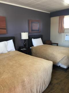 The Triangle Motel - Alma - 2