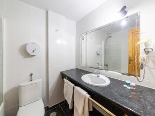 Hotel El Prado by Vivere Stays - Carrascosa del Campo - 3