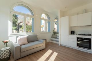 Lovely Corner in the Heart of the Lake by Rent All Como - Como - 9