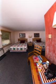Oak Park Inn - Whitehall - 1