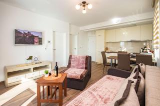Celebrity Style Lux Apartment - Bar - 3