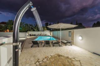 Villa Star 6 a centrally located ap. with a pool - Novalja - 3
