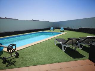 VillaAntonia private huge heated pool and super fast wifi - 7