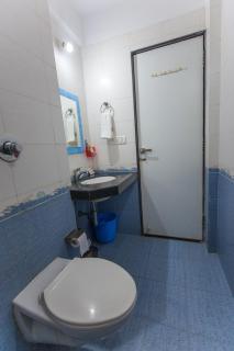 Aristo Room, Apartment - Homestay near Kokilaben Dhirubai Ambani Hospital for family only, - Mumbai - 3