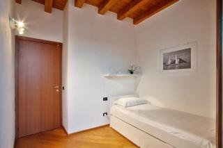 COZY LAKE COMO APARTMENTS - 1