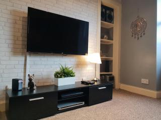 Modern Broughton Apartment - Walk to City Centre and St James Quarter - Edinburgh - 6
