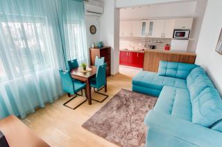 Apartments LORA 13.Jula, 15 - Budva - 1