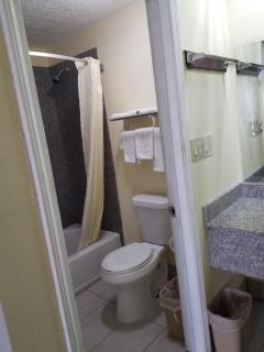 Ameristay Inn & Suites - 8