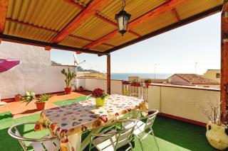 GuestHost - Seaview Terrace Sunny Apartment - 0