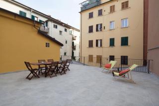 cV5 - La Spezia city center - Wide modern apartment walking distance to the station to Cinque Terre and 5 mins walk to the city center - Big terrace on the roofs - 3