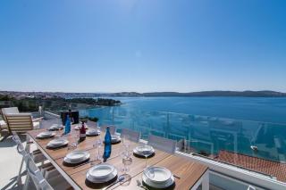 Seafront Luxury Apartments Fun - 8