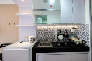 Modern Studio Akasa Pure Living BSD Apartment By Travelio - 5
