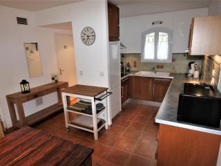 Cosy Holiday Home in Arles with Pool - Arles - 1