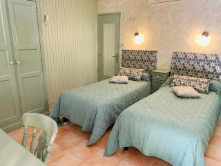 Logis Hotel Restaurant Hostellerie de la Tour - Fontvieille - 1