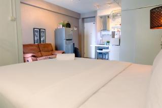 Large and Minimalist Studio at Pakubuwono Terrace Apartment By Travelio - Jakarta - 5