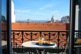 Sunny 3BDR Apartment in Graça by LovelyStay - Lisbon - 9