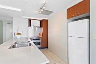 Beach Stay - Ocean & Riverview resort Chevron Renaissance central Surfers Paradise - Gold Coast - 5