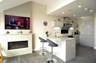Apartment 10, SOUTH PIER, 13-14 Kerr Street, - Portrush - 5