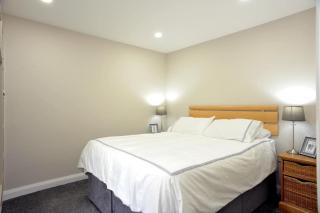 Apartment 10, SOUTH PIER, 13-14 Kerr Street, - Portrush - 3