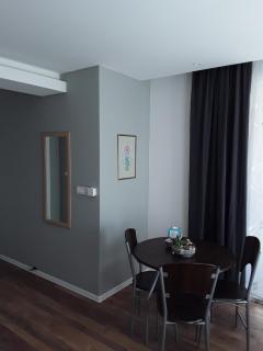 Villa Flower with Free Onsite Parking - 2