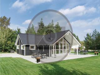 Four-Bedroom Holiday Home In Malling - Malling - 4
