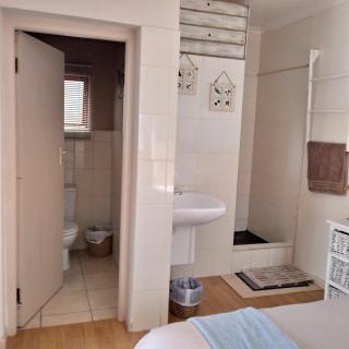 Vincentia Odd Cottage ( self catering) - East London - 3