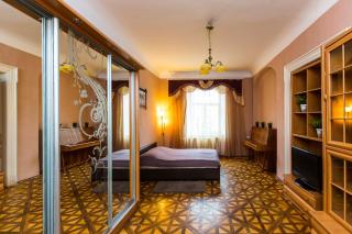 Apartments on Rynok Square - Lviv - 6