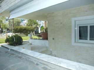 A majestic elegant house with a garden - Perea - 5