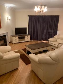 Adelaide's holiday home- Upper Level 2 - Modbury - 8
