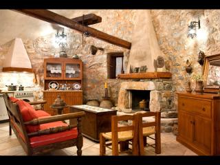 Arapakis Historic Castle - Pyrgos Dirou - 8