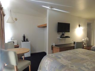 100 Mile Motel & RV Park - 4