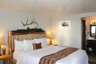 The Evergreen - West Yellowstone - 2