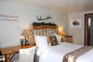 The Evergreen - West Yellowstone - 4