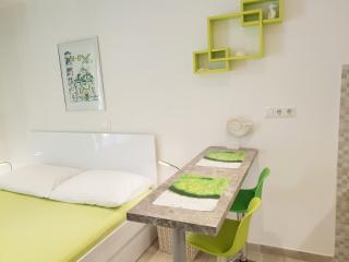 Apartments Nona 1 - Hvar - 1